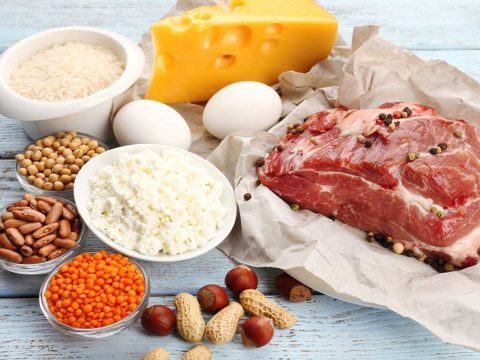 آیا مصرف بیش از حد پروتئین عوارض زیادی به همراه دارد؟ - رژیم غذایی و تغذیه ورزشی