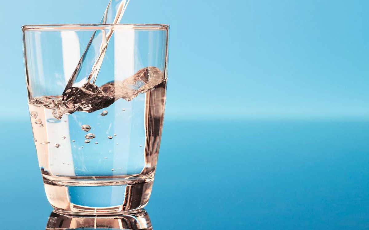 ۱۰ نکته علمی اثبات شده در کاهش وزن و چربی سوزی - تغذیه و مکمل ها - نوشیدن آب