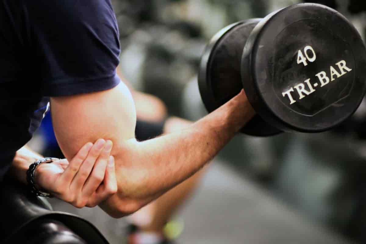 علت لرزش دست هنگام تمرین های سنگین ورزشی